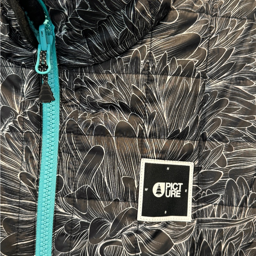 Women’s Picture Organic mid-layer reversible insulated jacket.   Size L